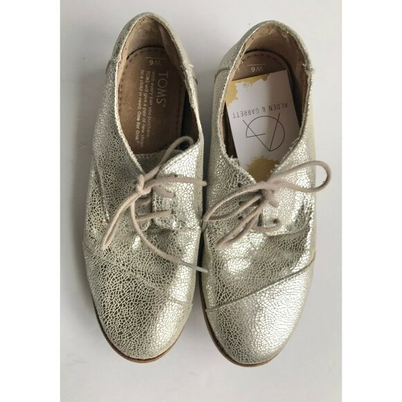 TOMS Crackled Silver Metallic Lace-Up Shoes Flats, Size 6 (US) - Picture 1 of 9